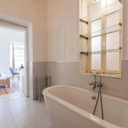 Διαμέρισμα Bnbnova - Historic 3ba House With Rooftop *