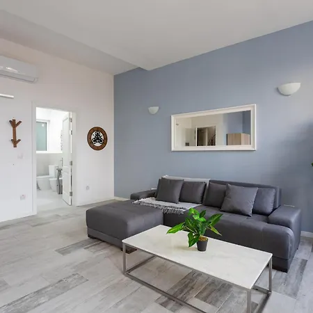 Bnbnova - Historic 3ba House With Rooftop Βαλέτα