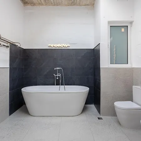 Bnbnova - Historic 3ba House With Rooftop * Βαλέτα